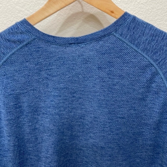 Lululemon Men’s Metal Vent Blue Short Sleeve Shirt—Like New Condition—Large - Picture 6 of 7
